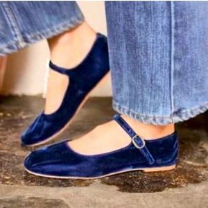 Doen blue velvet Mary janes